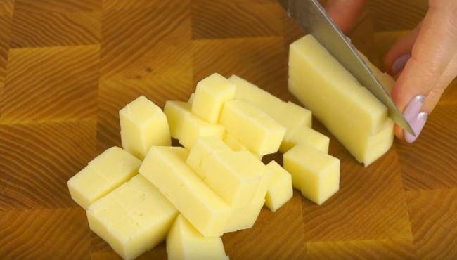 как резать сыр для салата
